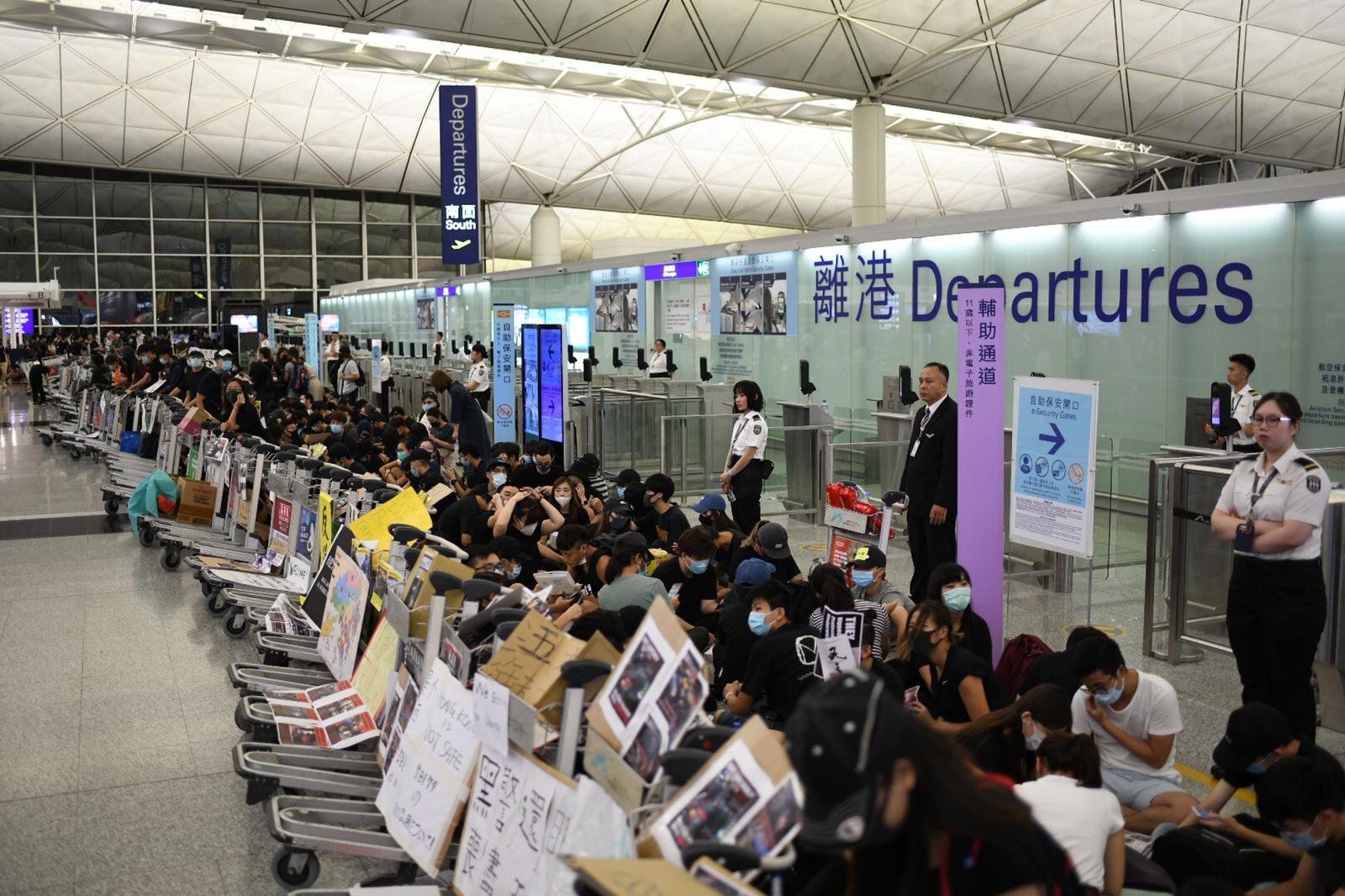 Hong Kong protesters airport